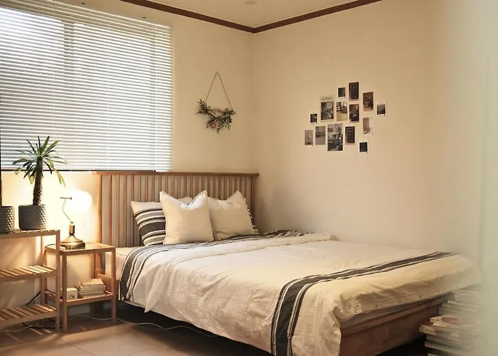 4 Minutes On Foot From Sinchon Station, Hongdae, Hapjeong, Myeongdong Near Daiso And Department Stores 2 And 1 Bathroom, Luggage Storage 아파트 서울특별시