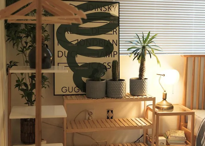 4 Minutes On Foot From Sinchon Station, Hongdae, Hapjeong, Myeongdong Near Daiso And Department Stores 2 And 1 Bathroom, Luggage Storage *