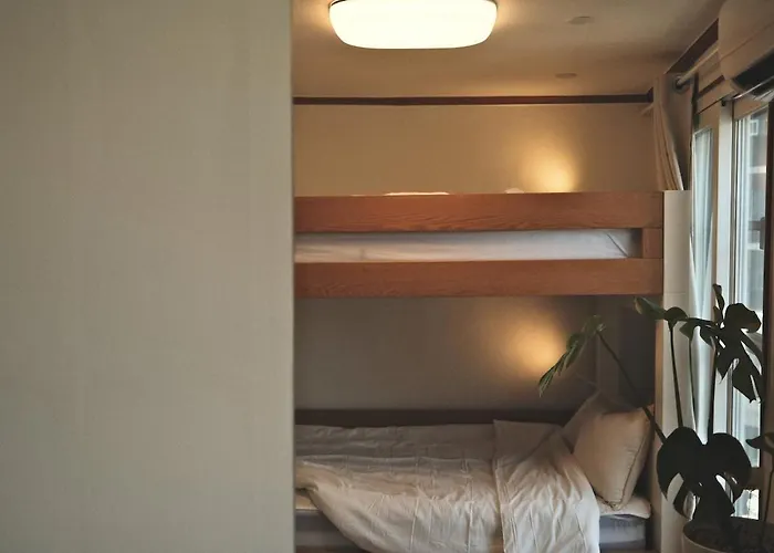 4 Minutes On Foot From Sinchon Station, Hongdae, Hapjeong, Myeongdong Near Daiso And Department Stores 2 And 1 Bathroom, Luggage Storage 아파트