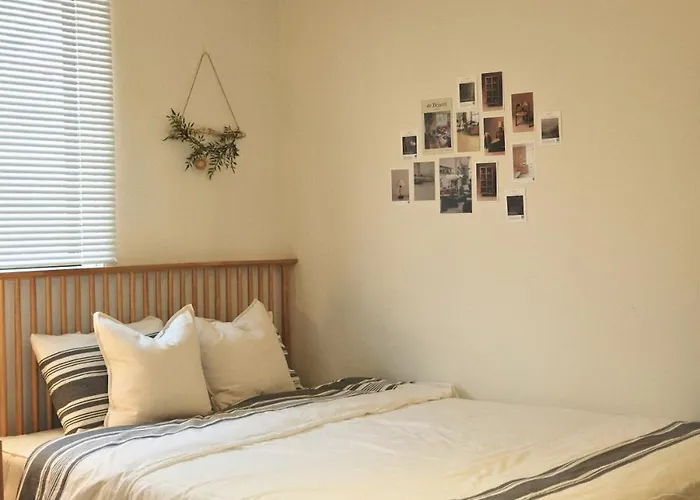 4 Minutes On Foot From Sinchon Station, Hongdae, Hapjeong, Myeongdong Near Daiso And Department Stores 2 And 1 Bathroom, Luggage Storage 아파트