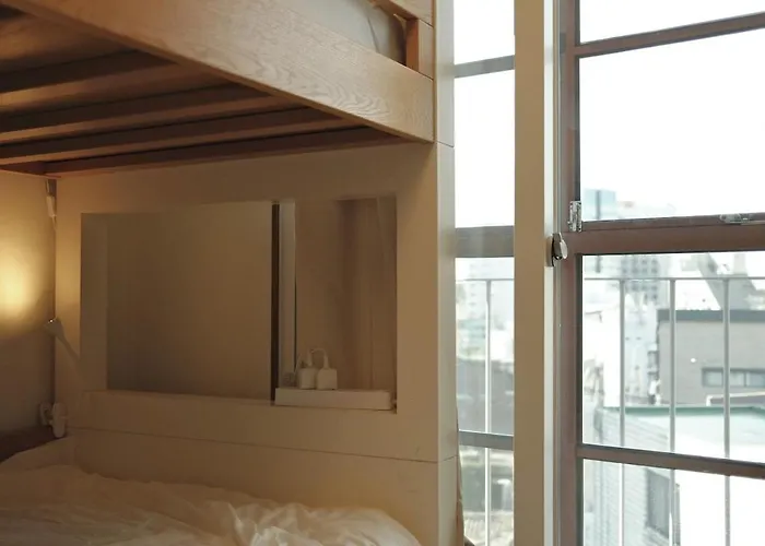 4 Minutes On Foot From Sinchon Station, Hongdae, Hapjeong, Myeongdong Near Daiso And Department Stores 2 And 1 Bathroom, Luggage Storage 서울특별시