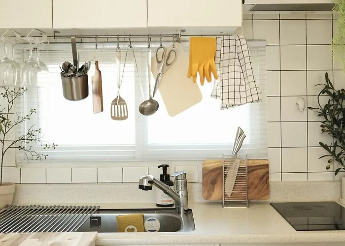 4 Minutes On Foot From Sinchon Station, Hongdae, Hapjeong, Myeongdong Near Daiso And Department Stores 2 And 1 Bathroom, Luggage Storage 아파트