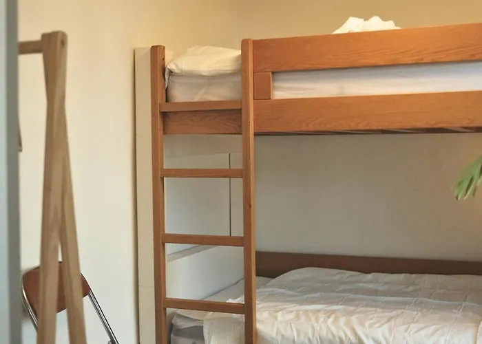 4 Minutes On Foot From Sinchon Station, Hongdae, Hapjeong, Myeongdong Near Daiso And Department Stores 2 And 1 Bathroom, Luggage Storage 아파트