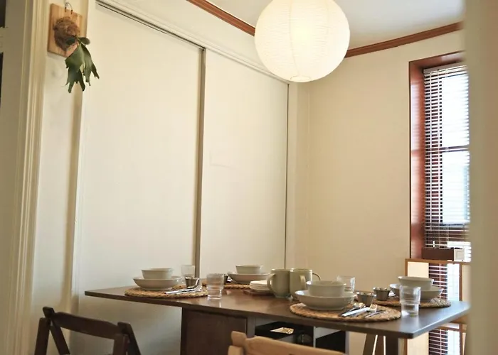 4 Minutes On Foot From Sinchon Station, Hongdae, Hapjeong, Myeongdong Near Daiso And Department Stores 2 And 1 Bathroom, Luggage Storage 아파트 *
