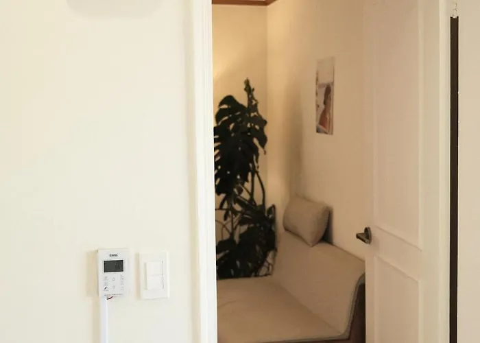 아파트 4 Minutes On Foot From Sinchon Station, Hongdae, Hapjeong, Myeongdong Near Daiso And Department Stores 2 And 1 Bathroom, Luggage Storage *