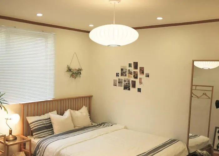 아파트 4 Minutes On Foot From Sinchon Station, Hongdae, Hapjeong, Myeongdong Near Daiso And Department Stores 2 And 1 Bathroom, Luggage Storage